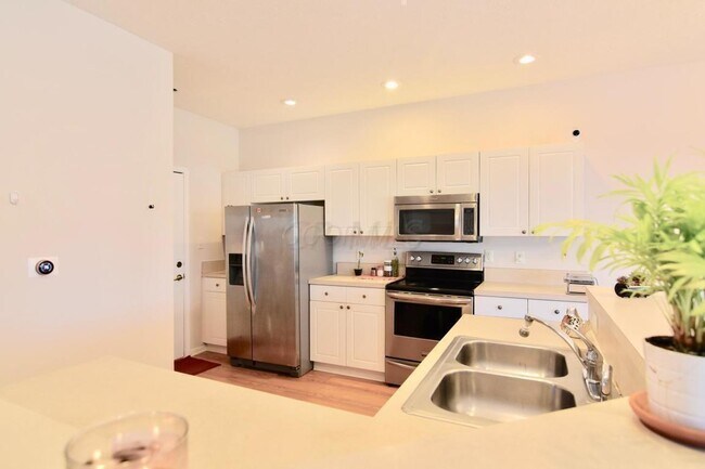 Building Photo - 674 Spring Valley Dr