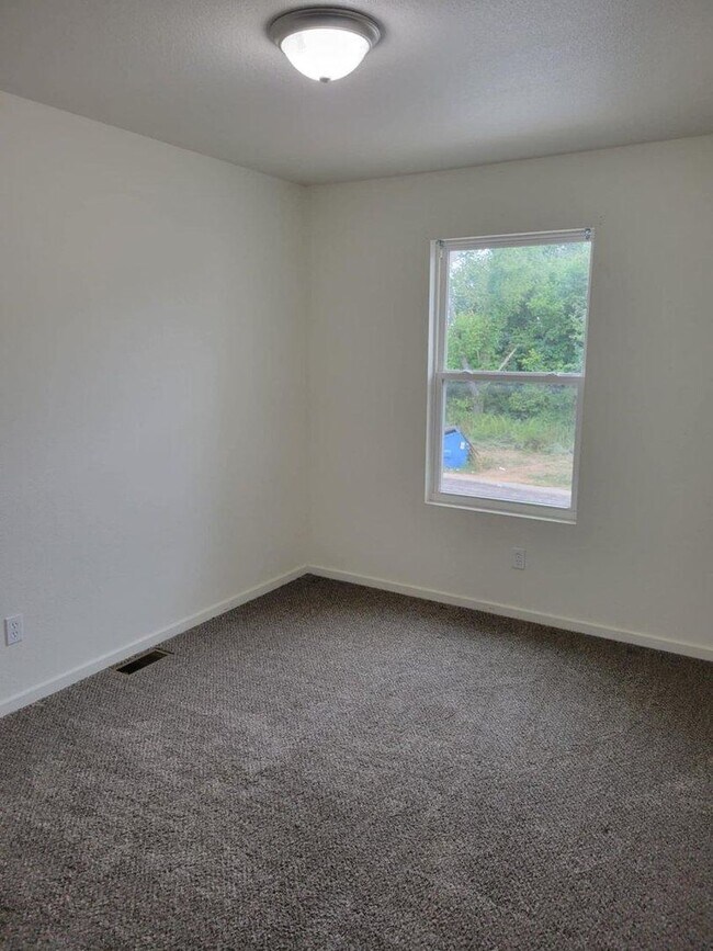 Building Photo - laclederentals@gmail.com