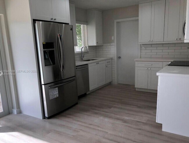 Building Photo - 9620 SW 78th St