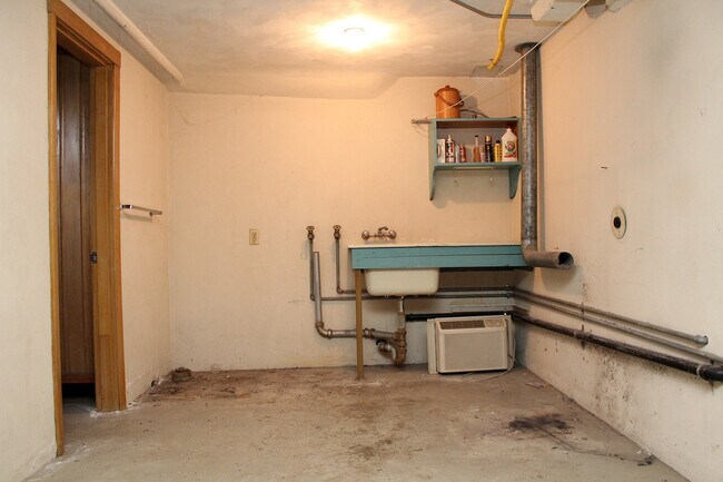 Building Photo - 5112-5116 NE 32nd Ave