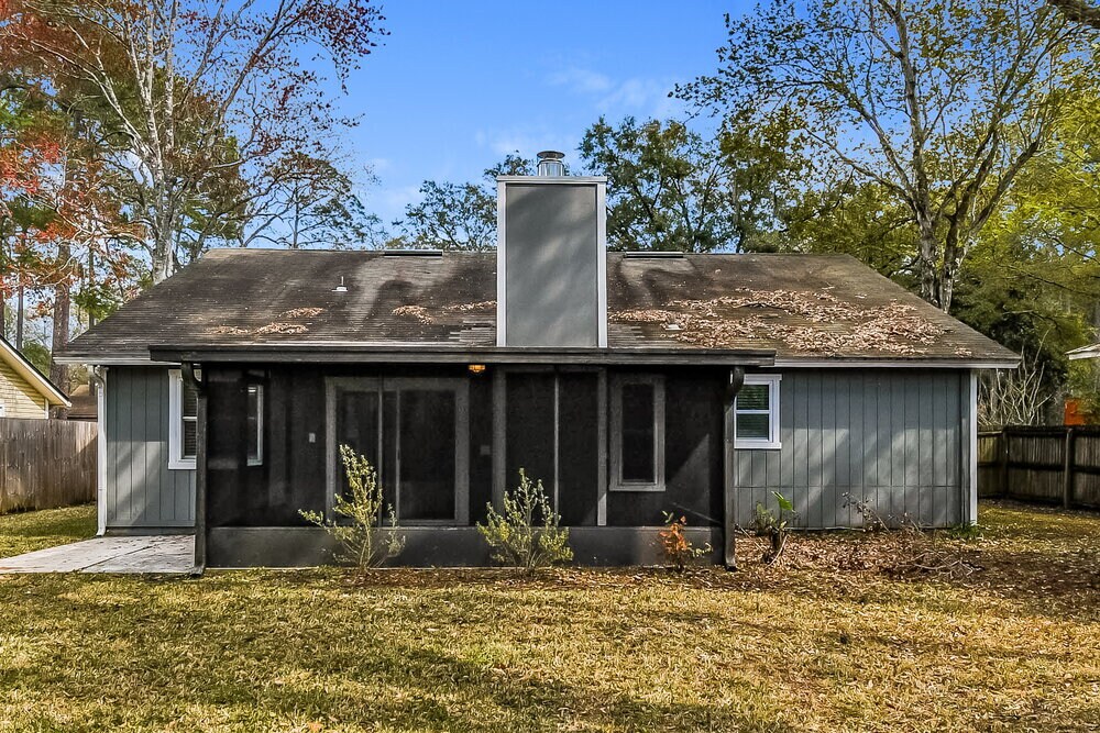 Building Photo - 8136 Honeysuckle Ln
