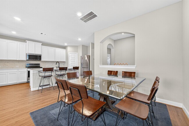 Building Photo - 24930 Jessamine Meadow Trl