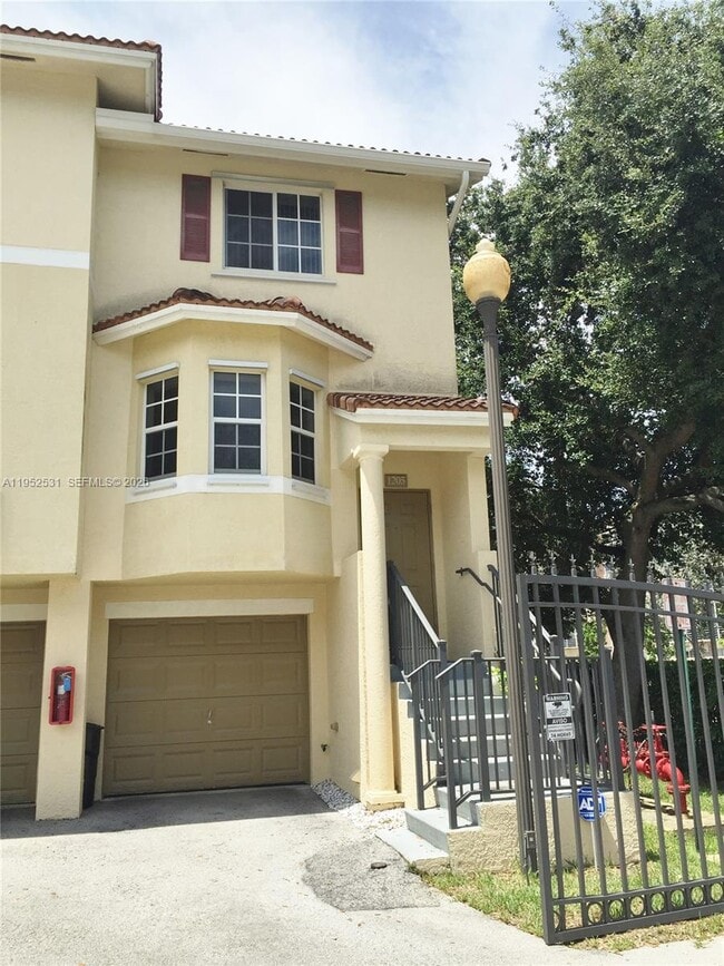 Building Photo - 8940 NE 8th Ave