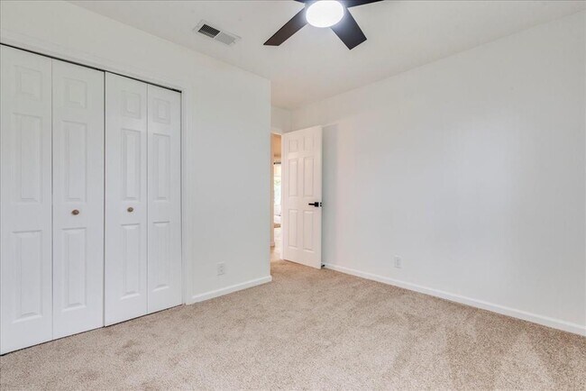Building Photo - 9606 Dallum Dr