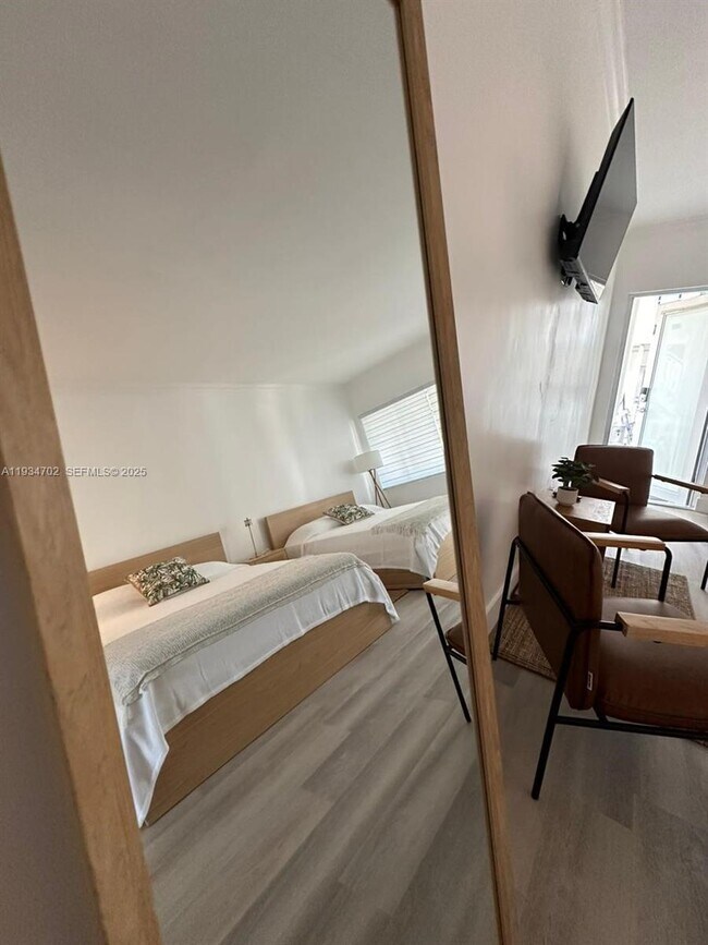 Building Photo - 1840 James Ave