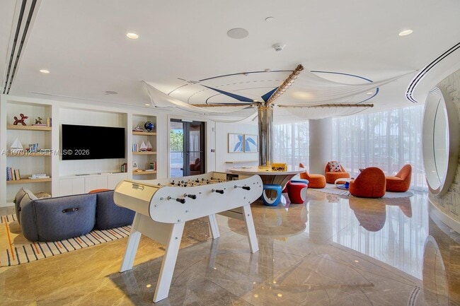 Building Photo - 15701 Collins Ave