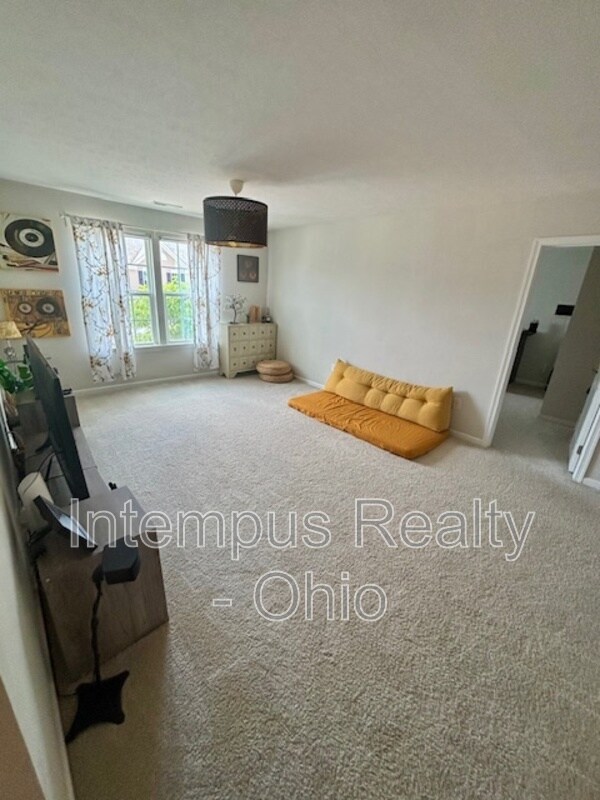 Building Photo - 6123 Brandon Dr