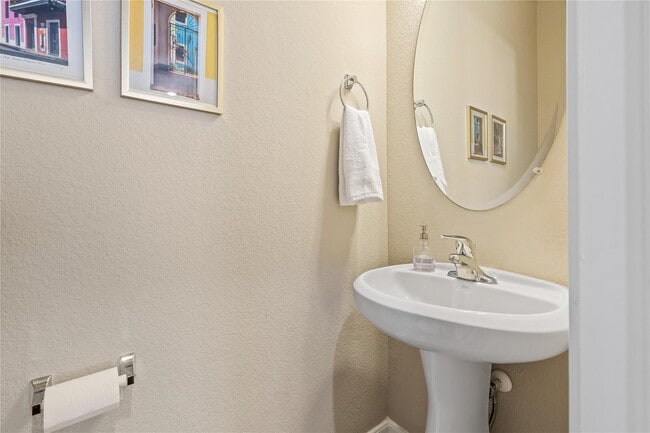 Building Photo - 1853 Commons Hill Ln