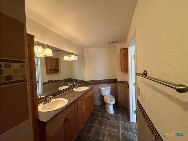 Building Photo - 200 Peggs Pl