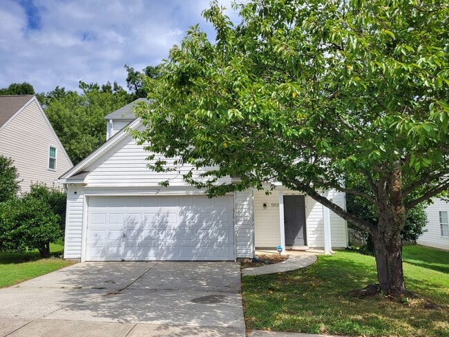 Building Photo - 3 bedroom home in Highland Creek