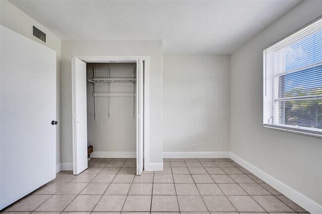 Building Photo - 2175 NE 56th St