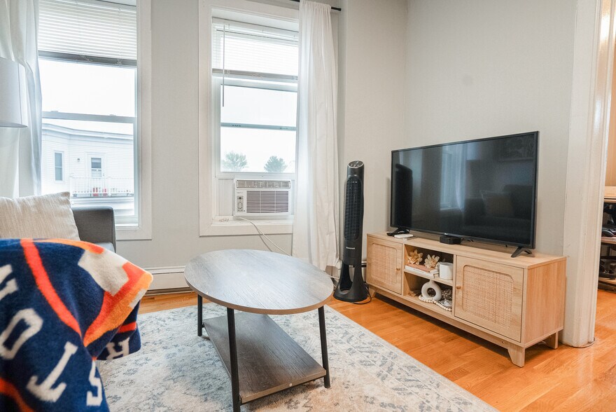 Building Photo - 84 Savin Hill Ave