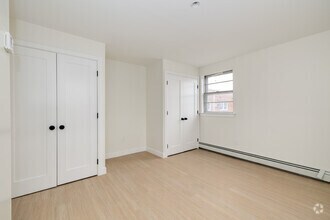 Building Photo - 921 Tyson Ave