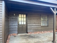 Building Photo - **ON HOLD**3 bedroom / 2 bathroom Home for...
