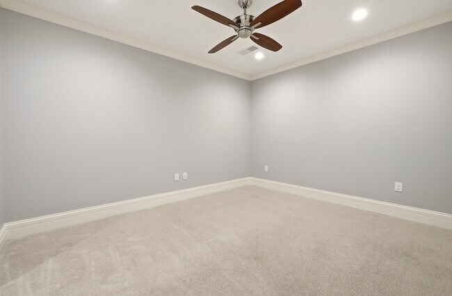 Building Photo - 6600 Seminary Woods Pl