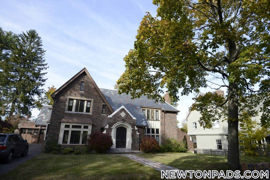 Building Photo - 17 Chestnut Hill Terrace