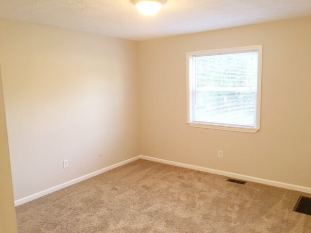 Building Photo - WEST SIDE 5 BR SPLIT LEVEL HOME AVAILABLE NOW!