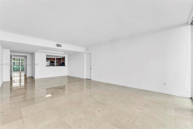 Building Photo - 1331 Brickell Bay Dr