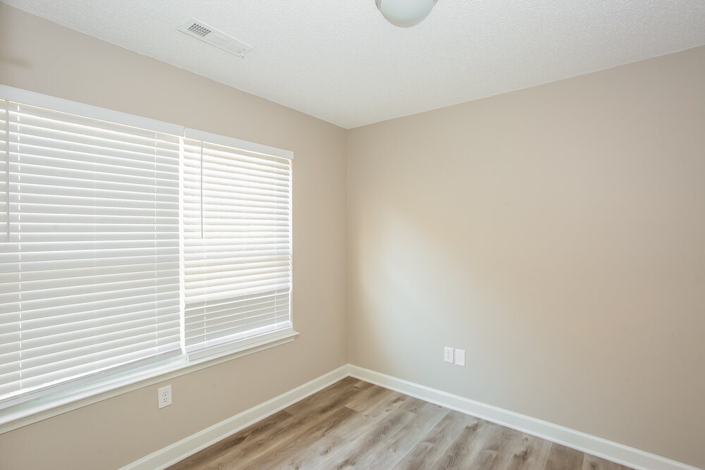Building Photo - 711 Continental Dr
