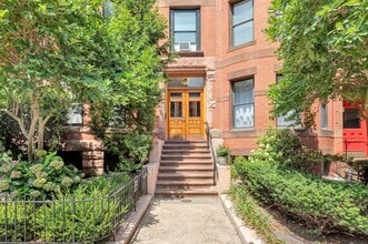 Building Photo - 405 Marlborough St