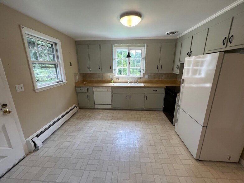 Building Photo - 48 River Ave