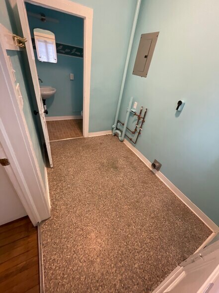 Building Photo - 107 Woodward St