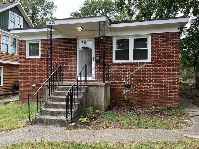 Building Photo - Convenient 2 Bedroom Duplex in SouthEnd