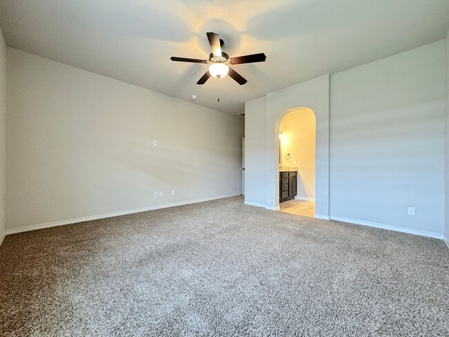 Building Photo - West El Paso 4 bed Refrig A/C