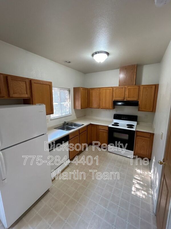 Building Photo - 711 19th St