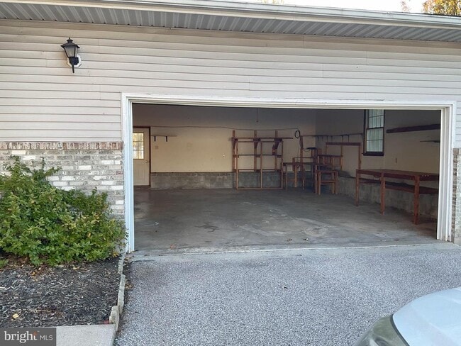 Building Photo - 103 Courier Ct