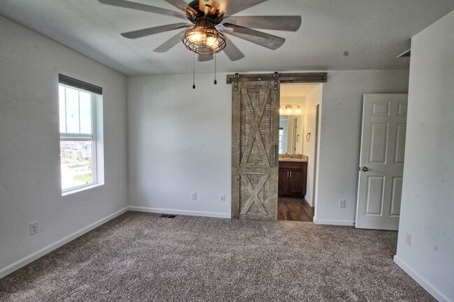 Building Photo - 3 bed 2.5 bath Crystal Valley Ranch home b...
