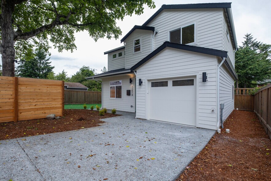 Building Photo - 11518 16th Ave NE