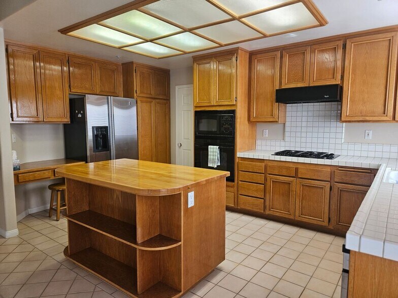 Building Photo - 2611 Uranium Dr