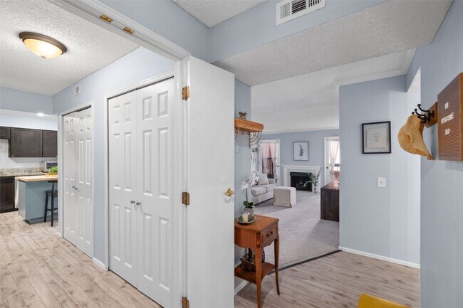 Building Photo - 508 Coeur de Royale Dr