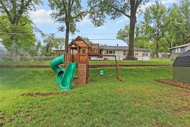 Building Photo - 615 Barton St