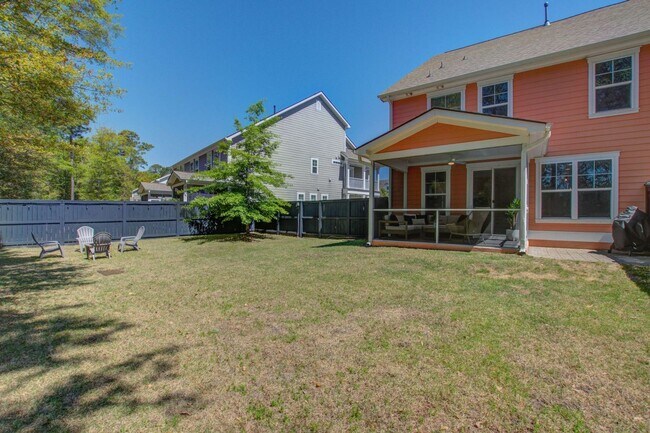 Building Photo - 4 Bedroom 2.5 Bath Townhome in Oyster Point - Mount Pleasant