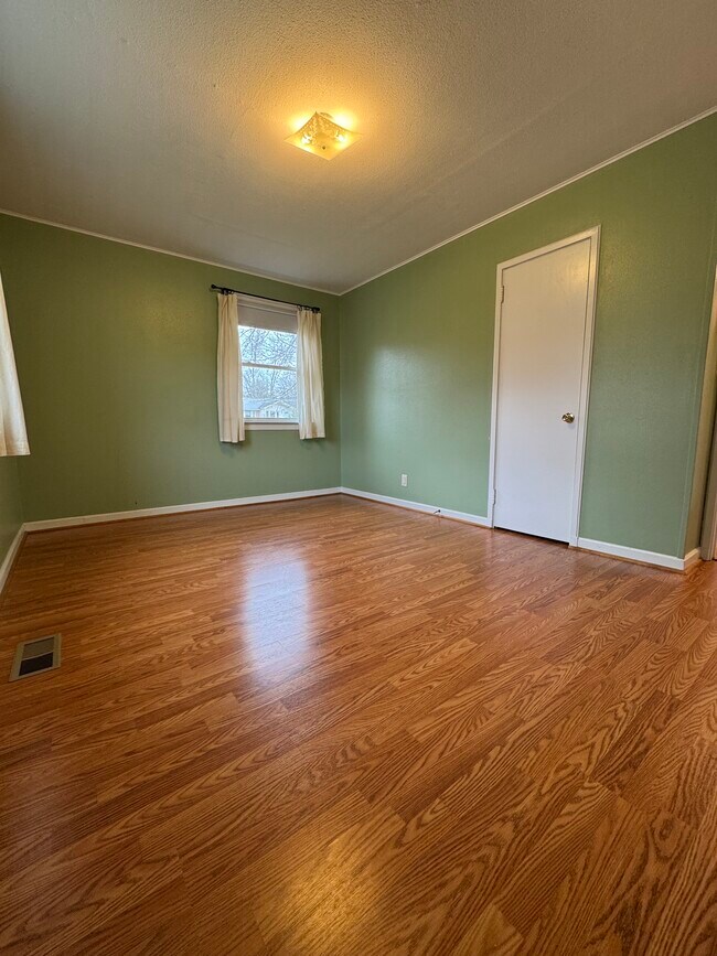 Building Photo - 61 Trowbridge Ln