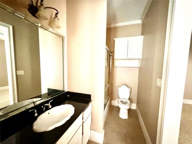 Building Photo - 1631 S Persimmon St