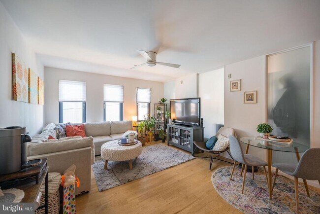 Building Photo - 152 W Laurel St