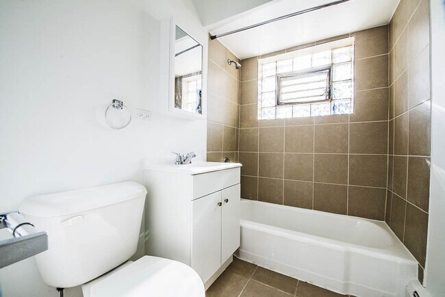 Building Photo - 7923 S Phillips Ave