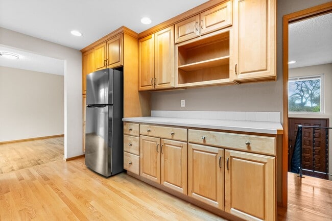 Building Photo - Steilacoom Split Entry