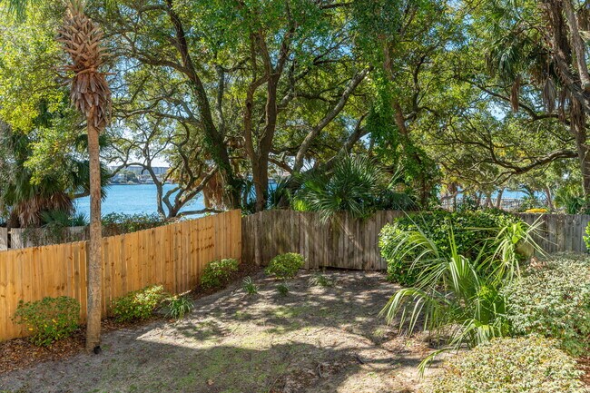 Building Photo - 159 Brooks St SE