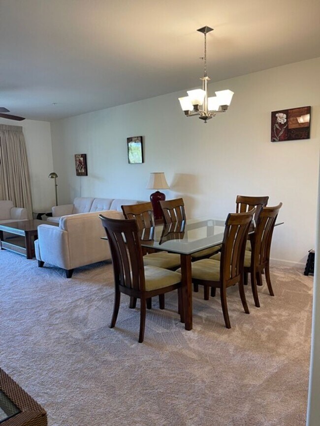 Building Photo - Gorgeous like new Premier condo in S. Kihe...