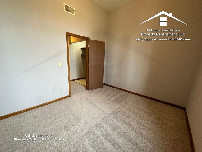 Building Photo - 103 E 10th St