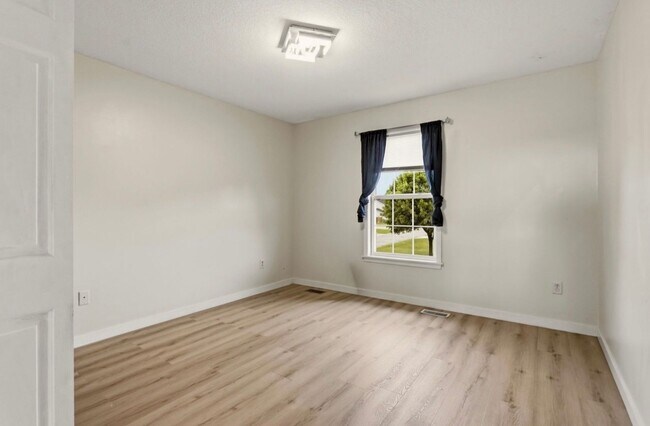 Building Photo - ? Luxury Living in Saginaw Township | 4 Bed • 4 Bath ?