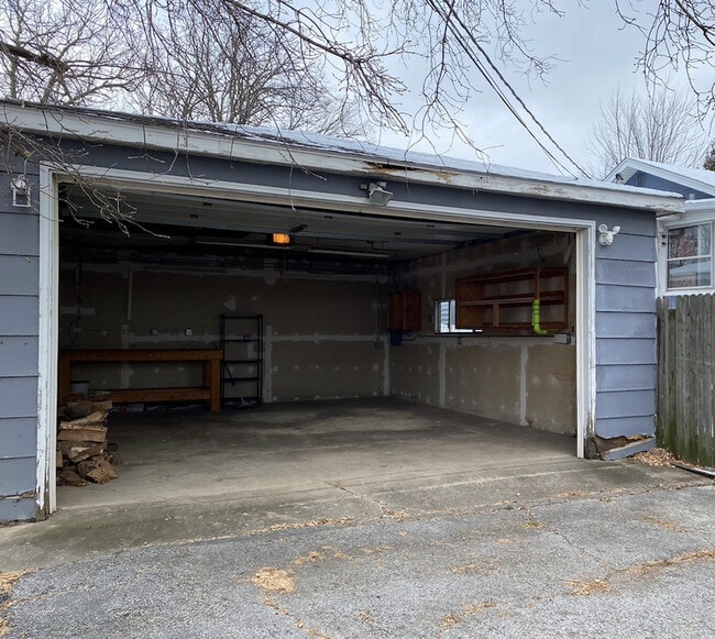 Building Photo - 33670 N Idlewild Dr