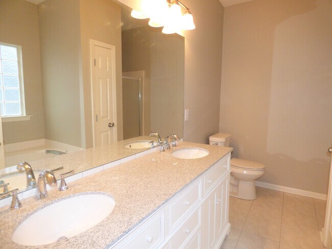 Building Photo - 951 Savannah Ln