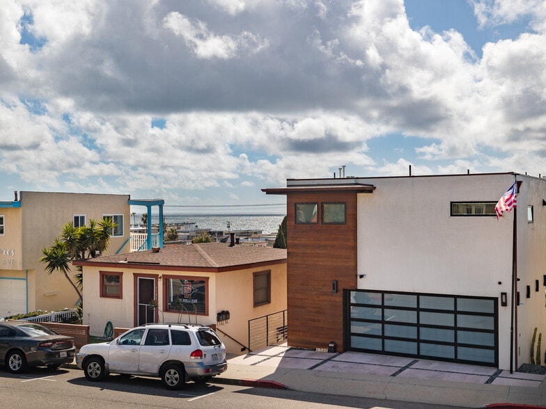 Building Photo - 1744 Manhattan Ave