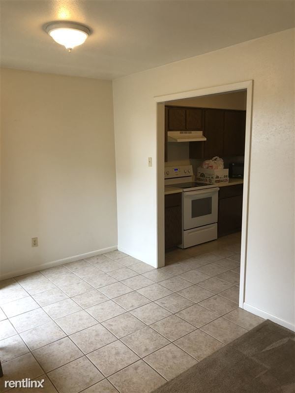 Building Photo - 2 br, 1.5 bath 4plex - 2815 Longmire Dr 28...