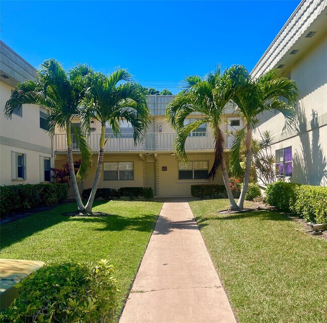 Building Photo - 690 Saxony Way